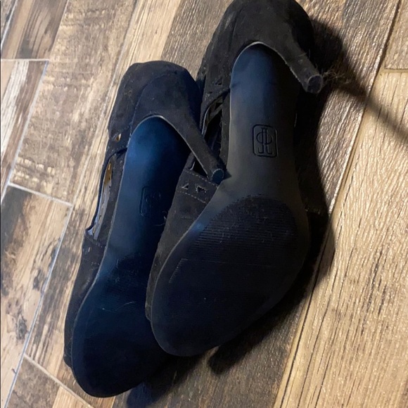 Heels - Picture 4 of 4